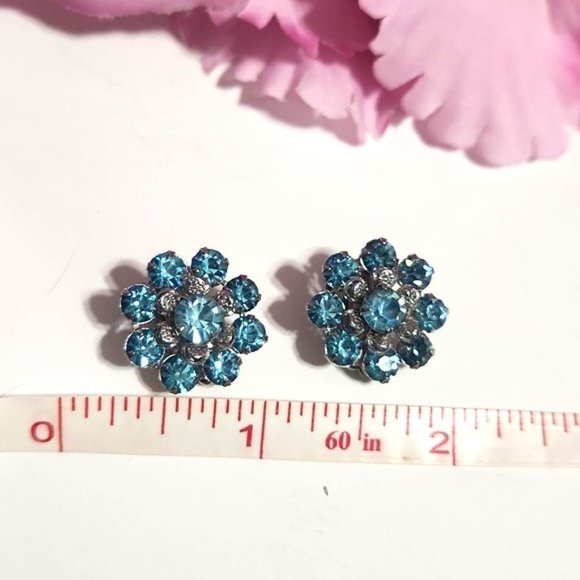 Vintage Ice Blue/Crystal Rhinestone Cluster Clip On Earrings - Picture 4 of 5